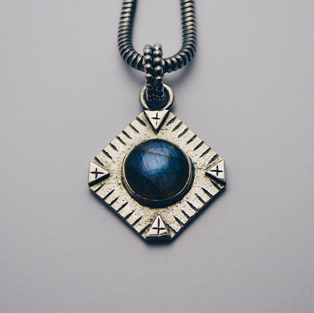 ⟐ NOVA Labradorite ⟐